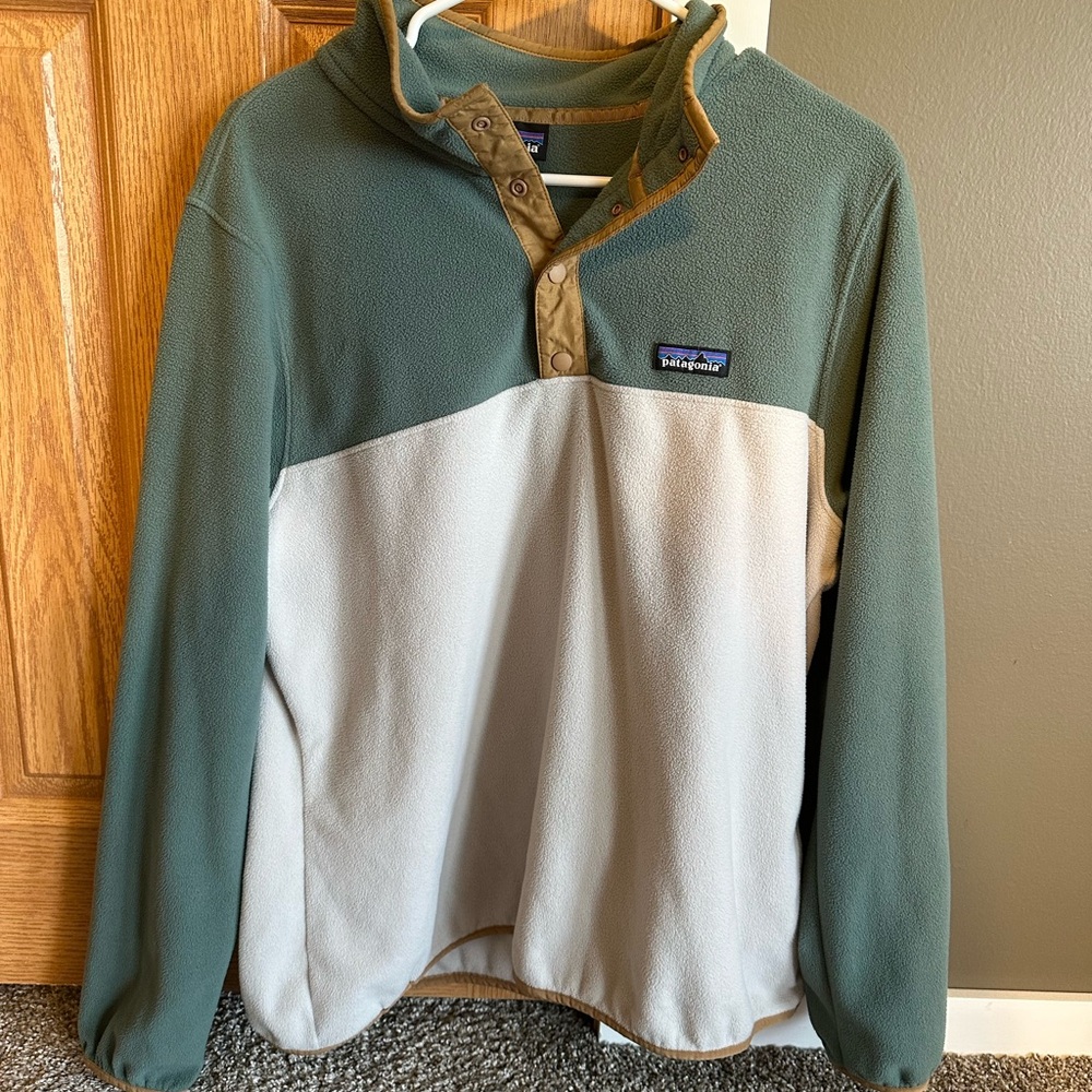 Patagonia Olive and Tan Fleece Jacket